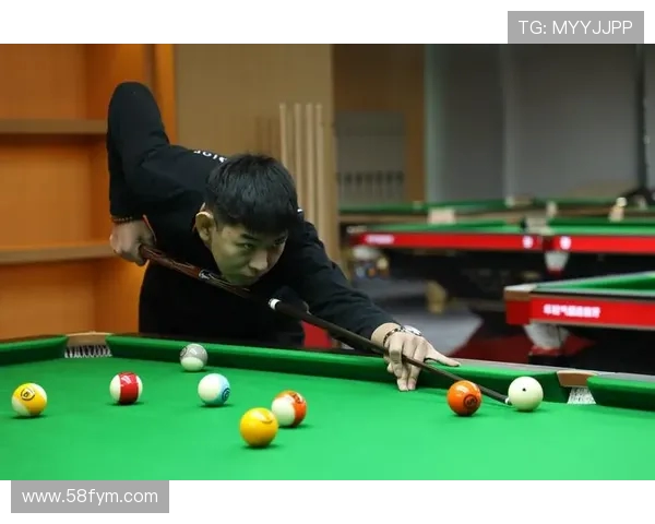 斯诺克比赛的魅力与技巧分析 如何提升球技与战略应对挑战 斯诺克比赛的魅力与技巧分析 如何提升球技与战略应对挑战